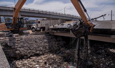 ¿Y se preguntan porque se inunda? sacan tres toneladas de basura de drenajes