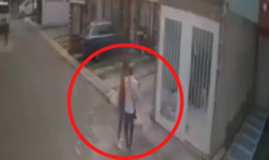 Captan brutal agresión contra mujer en Ecatepec