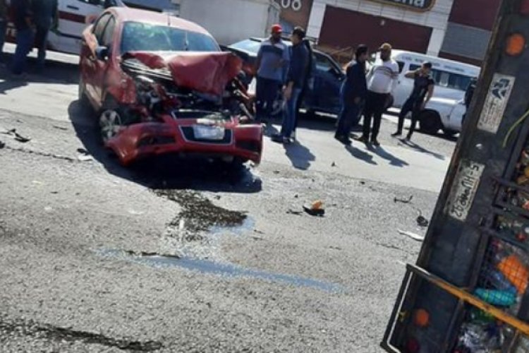 Registran carambola en vía Morelos, Ecatepec