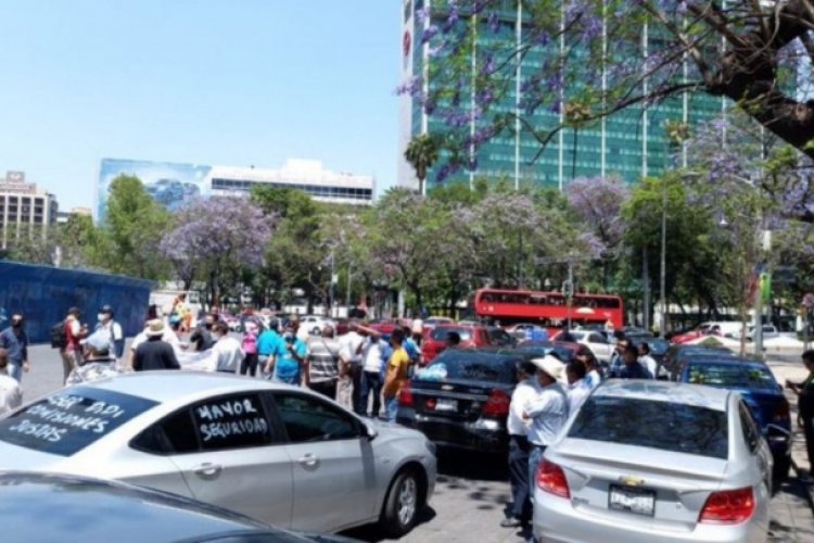 Conductores de plataforma se concentran en Ángel de la Independencia