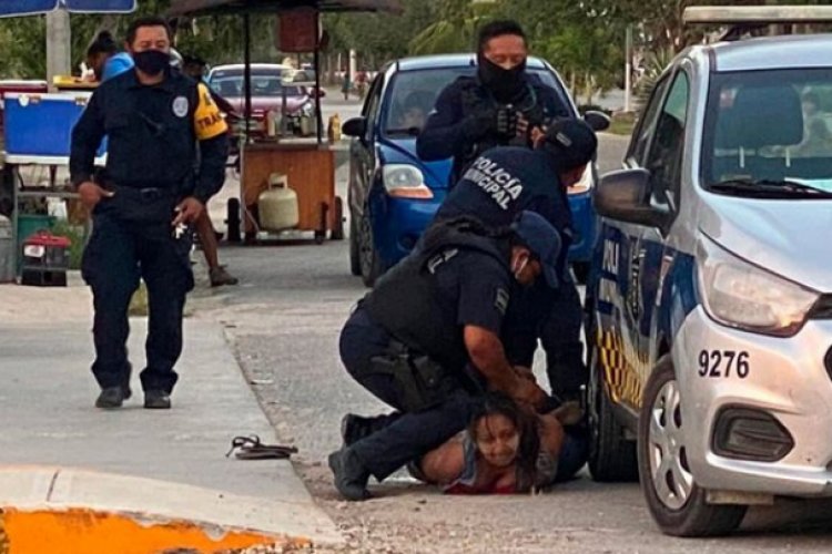 Acusan de feminidicio a cuatro policías de Tulum por muerte de migrante