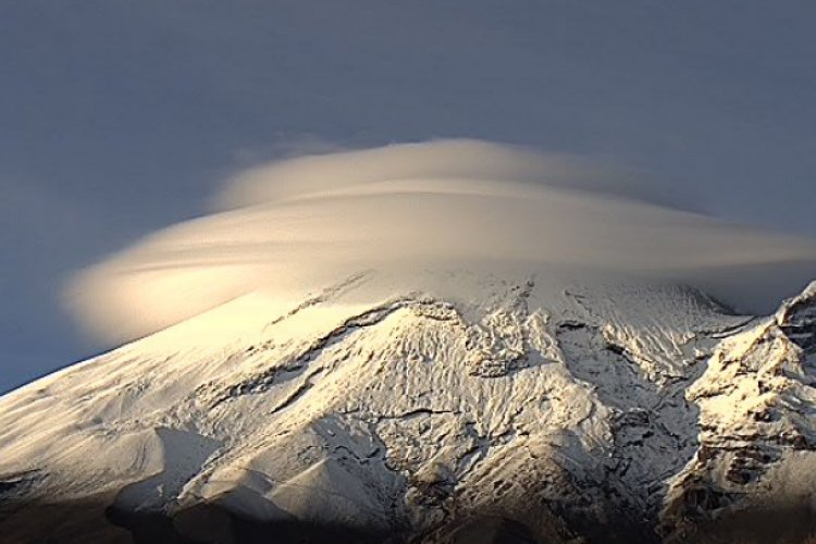 Hermoso y activo, despertó el volcán Popocatépetl