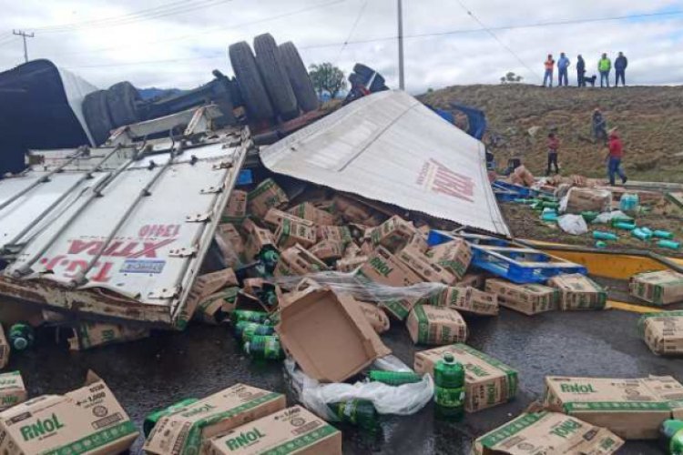 Vuelca tráiler sobre la Texcoco-Calpulalpan; hay un lesionado