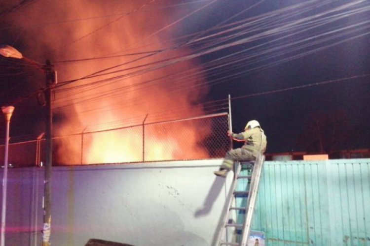 ¡Alerta! se incendia escuela secundaria en Nezahualcóyotl