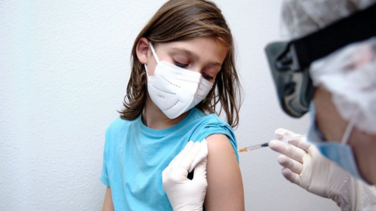 Pfizer solicitará a Cofepris autorización para aplicar vacuna a adolescentes