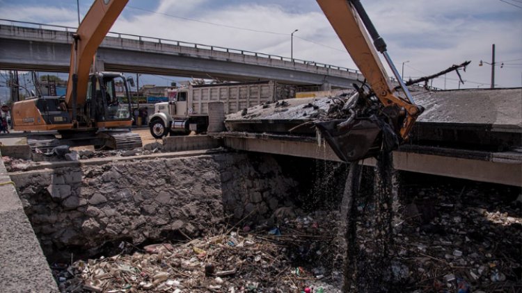 ¿Y se preguntan porque se inunda? sacan tres toneladas de basura de drenajes