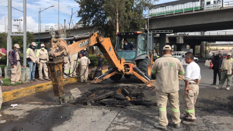 ¡¿Otra vez?! Se vuelve a hundir enorme socavón en Eje 1 Norte