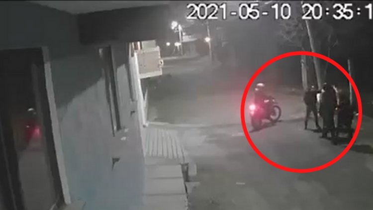 En tan solo 15 segundos sujetos asaltan a transeúntes en Chalco