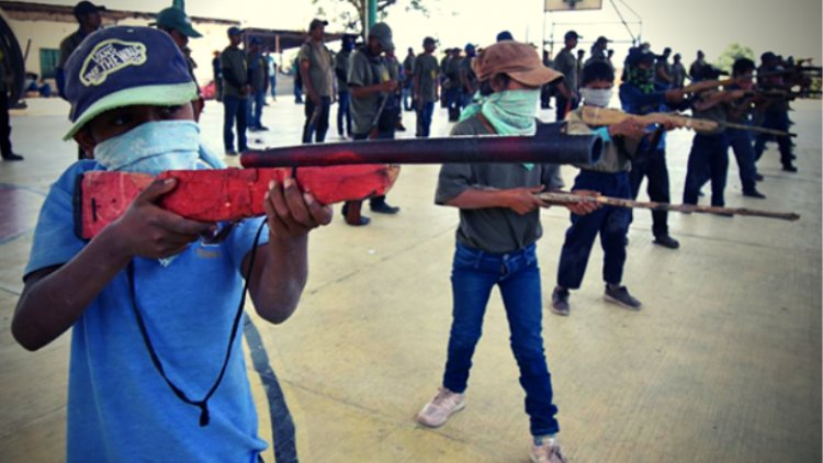 Con escopetas en mano niños guerrerenses piden \"atención\"