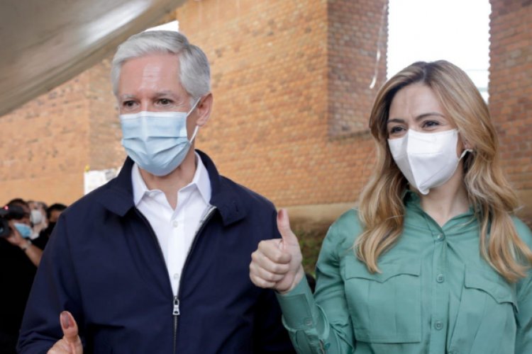 Acude a votar gobernador Alfredo del Mazo en Huixquilucan