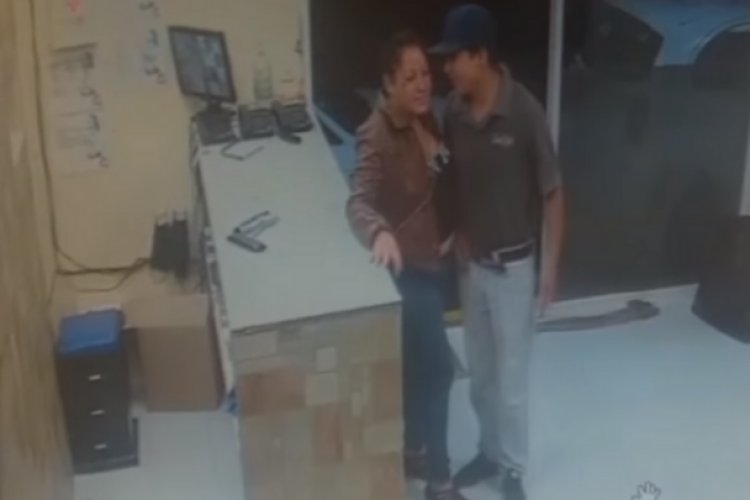 Pareja de ladrones roba una tablet en pizzería de Tultitlán