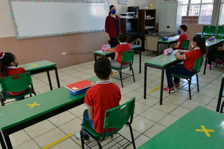Con poca afluencia, así se vive el regreso a las aulas del Edomex