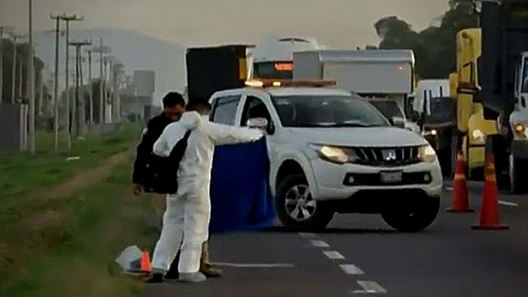 Abandonan cuerpo de hombre sobre circuito exterior mexiquense