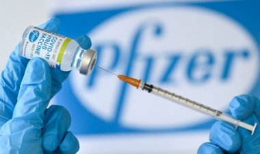 Pfizer busca aplicar tercera dosis de refuerzo contra Covid-19