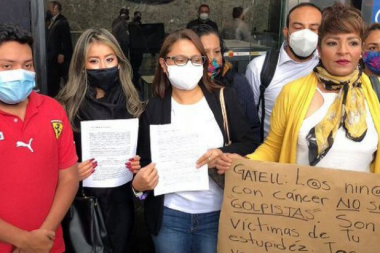 Denuncian padres de niños con cáncer a López Gatell por genocidio