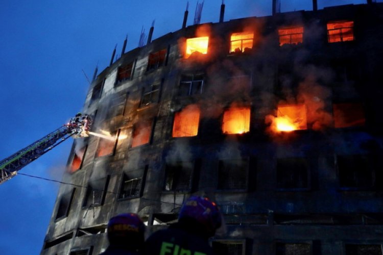 Incendio en fábrica de Bangladesh deja al menos 52 muertos