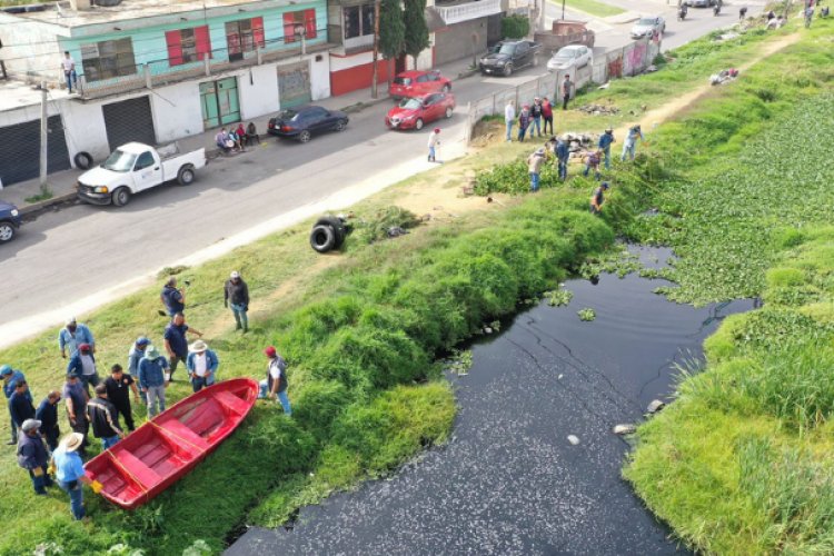 Realizan acciones de limpieza en canal Acapol de Valle de Chalco