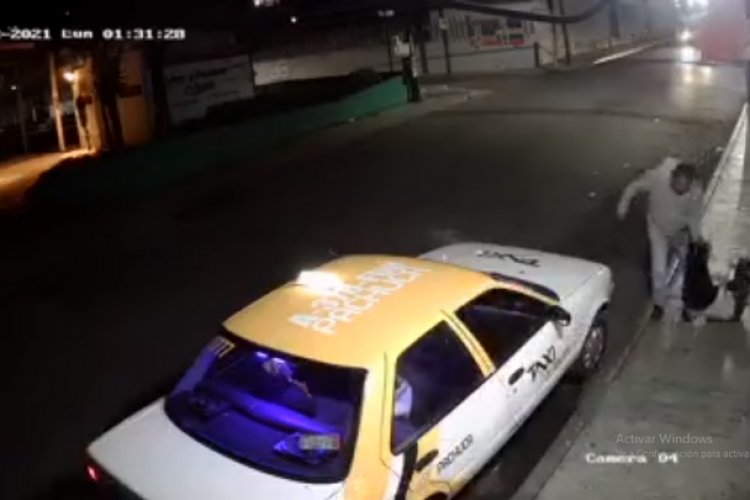 Video: taxista propina golpiza a mujer en calles de Pachuca