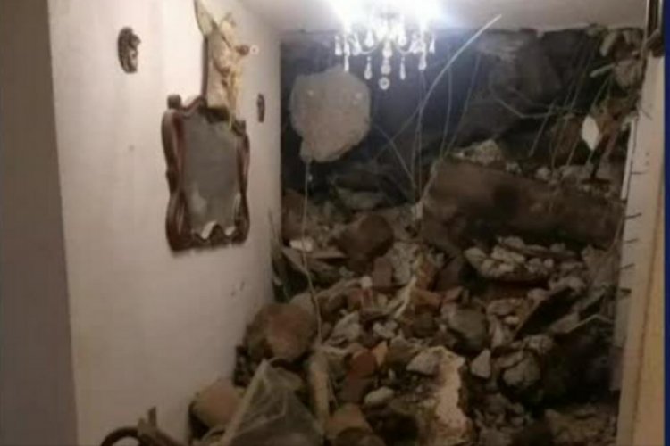Fuerte lluvia provoca deslave y afectaciones en vivienda de Naucalpan