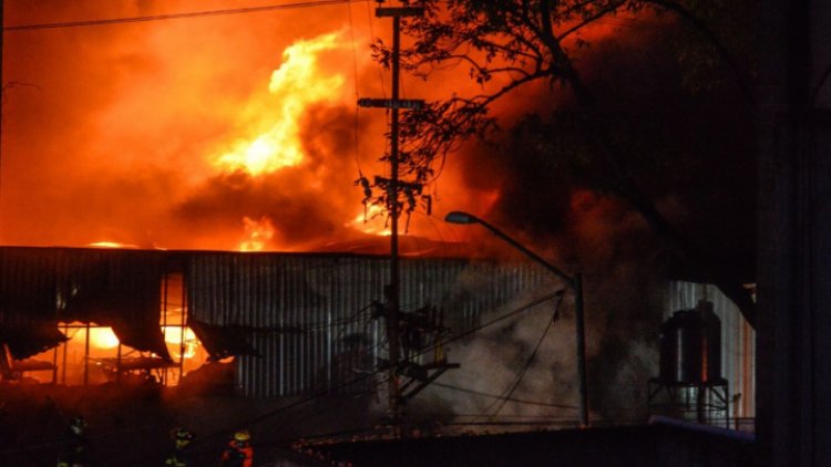 Se controla fuerte incendio en bodega de la CDMX