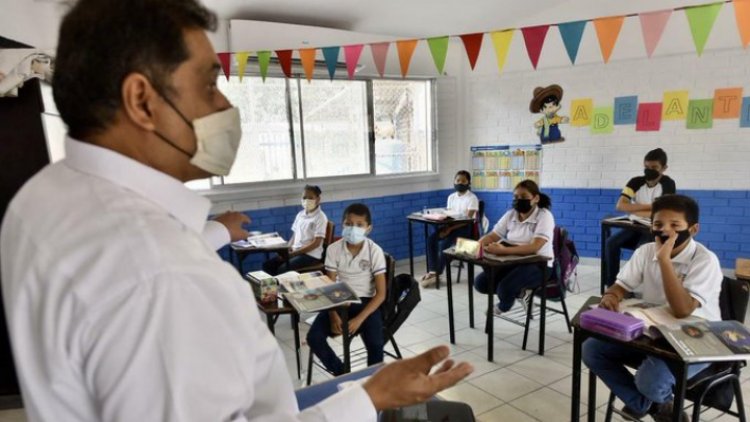 Regreso a clases presenciales sigue en pie para agosto, insiste AMLO