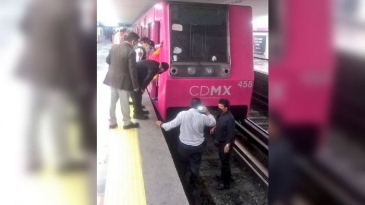 Paraguas provoca corto circuito en la Línea 1 del Metro de la CDMX