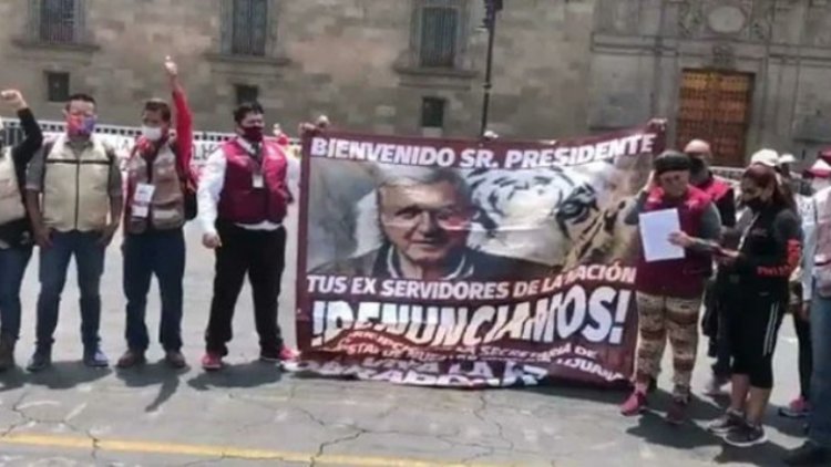 Servidores de la nación se revelan con protesta en Palacio Nacional