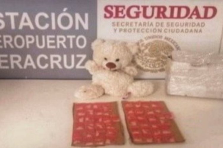 Esconden 50 dosis de cristal dentro de oso de peluche en Veracruz