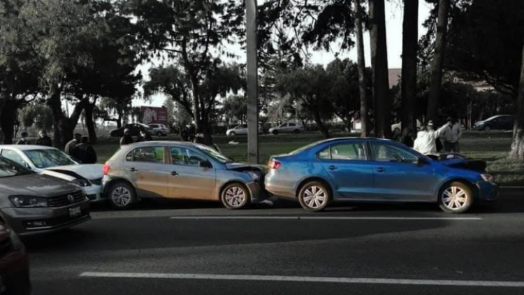 Severo caos vial provocan dos carambolas en paseo Tollocan