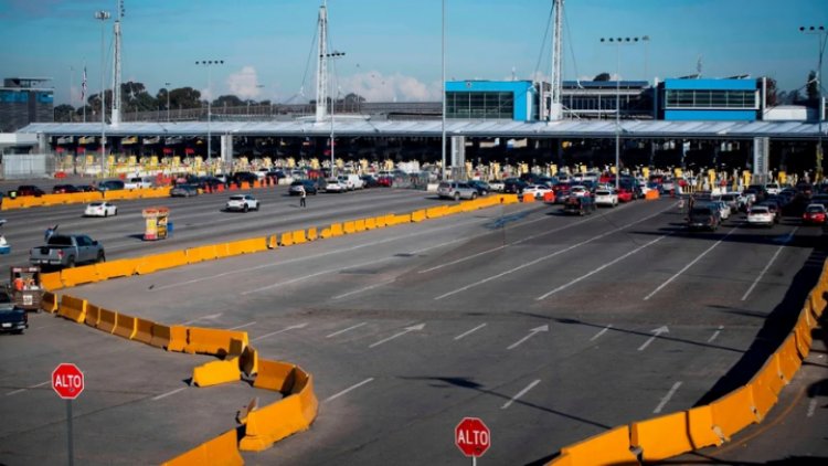 EU extiende un mes más cierre de fronteras con México y Canadá