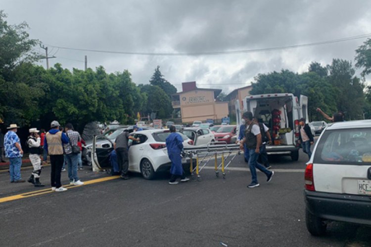 Joven se desmaya y provoca accidente después de recibir vacuna