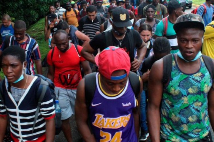 Migrantes haitianos varados en Tapachula protestan contra INM