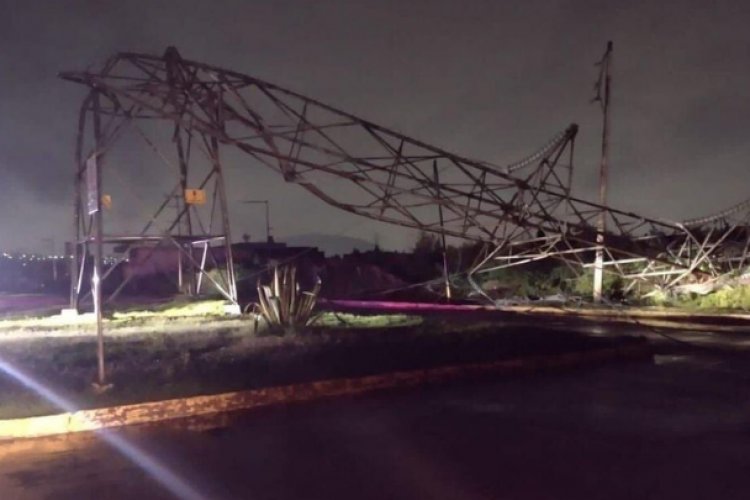 Caída de dos torres por fuerte sismo deja sin luz a zona oriente del Edomex