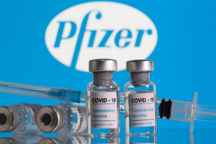 Aplicarán tercera dosis de Pfizer a abuelitos de EU