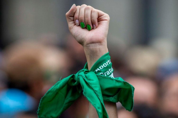 Buscan liberar a mujeres presas por abortar