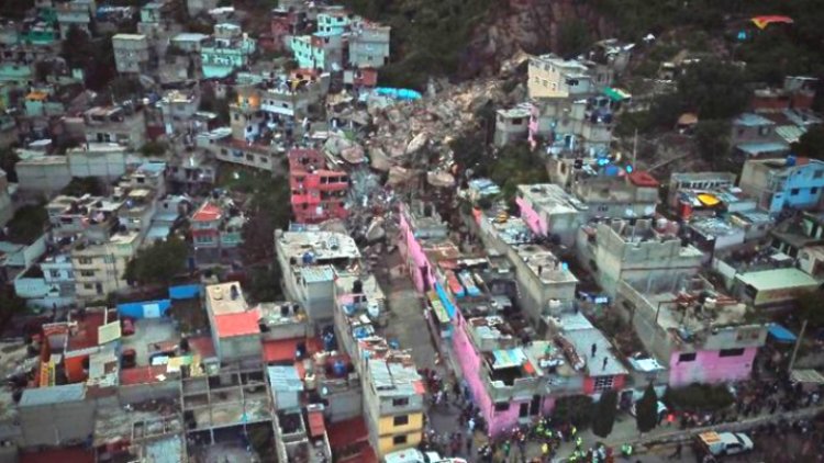 AMLO promete casas a familias de Tlalnepantla
