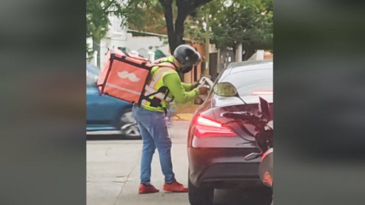 ¡Por prepotente! Se le regresó la basura