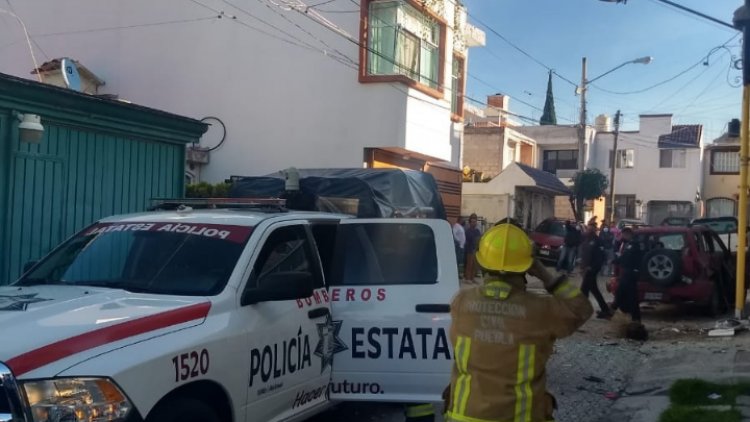 Explota bomba afuera de casa en Puebla