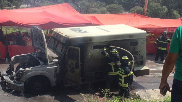 Se incendia camioneta de valores en Naucalpan