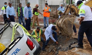 Socavón se traga patrulla en Tamaulipas