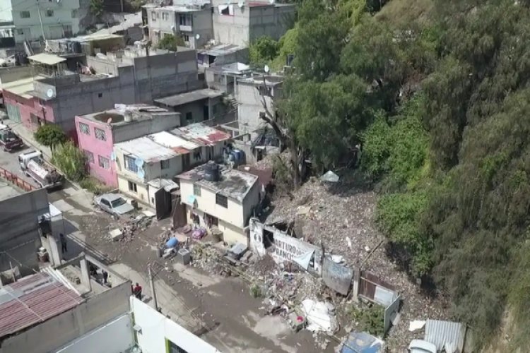 Reubicarán a familias por deslave en Ecatepec