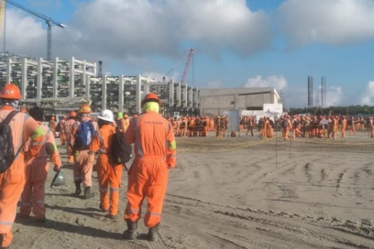 Se desata enfrentamiento en Refinería Dos Bocas