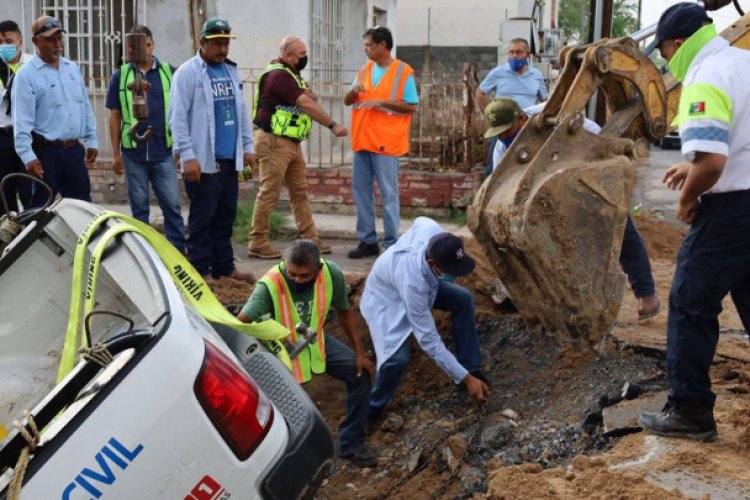 Socavón se traga patrulla en Tamaulipas