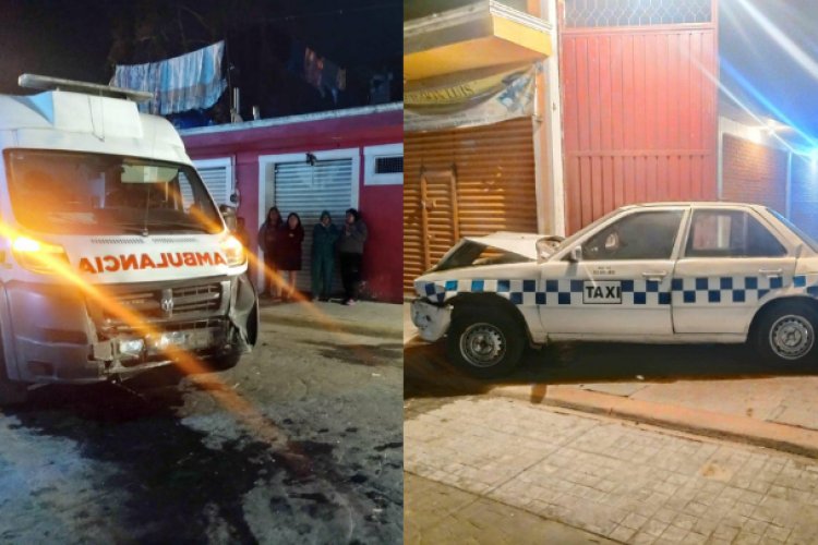 Ambulancia choca contra taxi en Ozumba