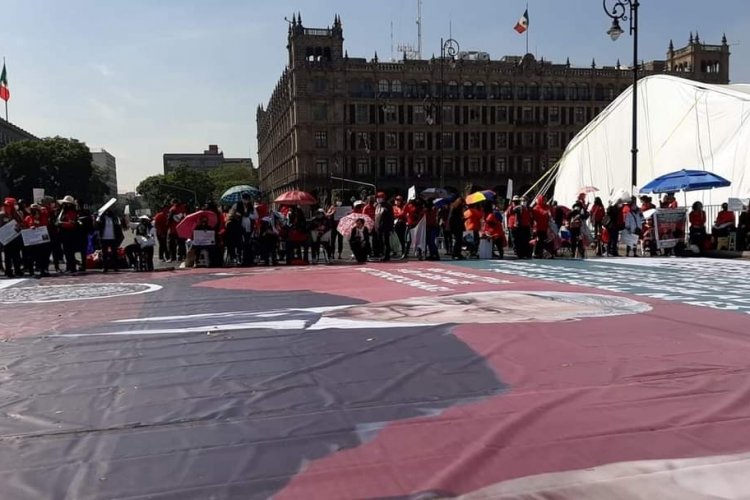 Jubilados del IMSS protestaron en Palacio Nacional