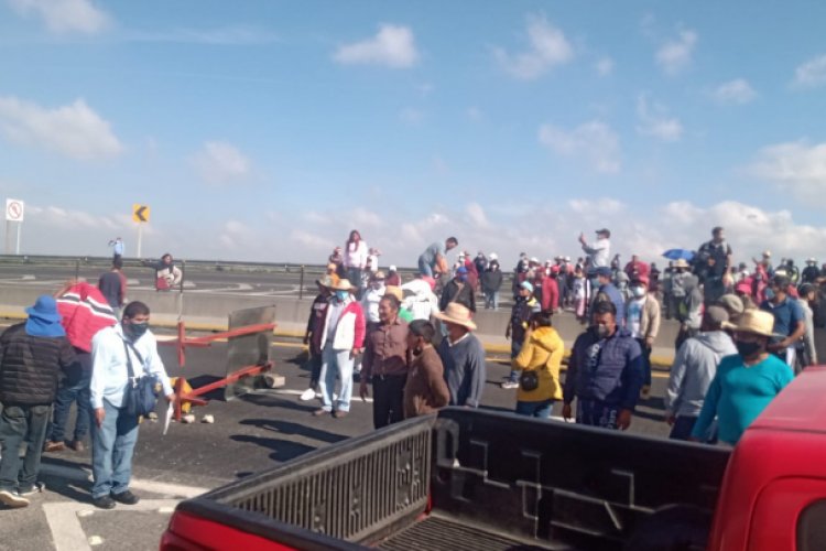 Comerciantes cierran la Toluca-Temoaya