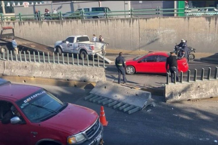 Camioneta impacta muro de contención en paseo Tollocan