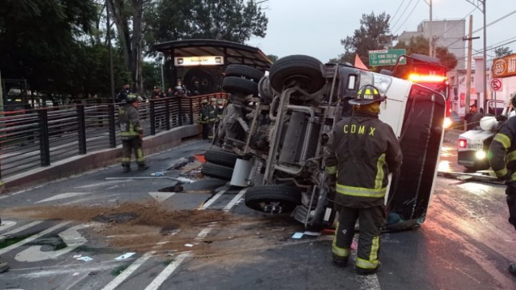 Vuelca pipa de gas LP en la Av. Eduardo Molina