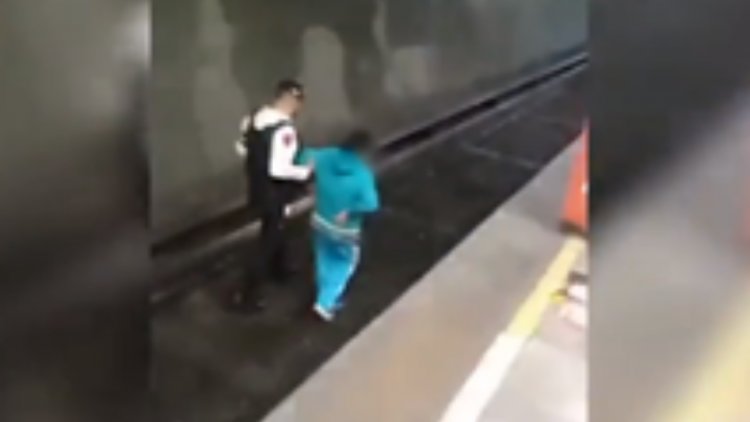 Se desmaya y cae a vías en la línea 3 del metro