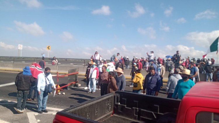 Comerciantes cierran la Toluca-Temoaya